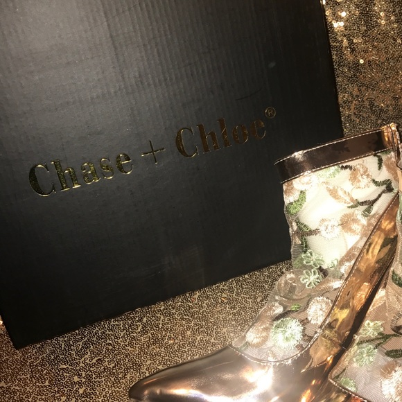 👑🎉 Rose gold Floral bootie - Picture 2 of 5