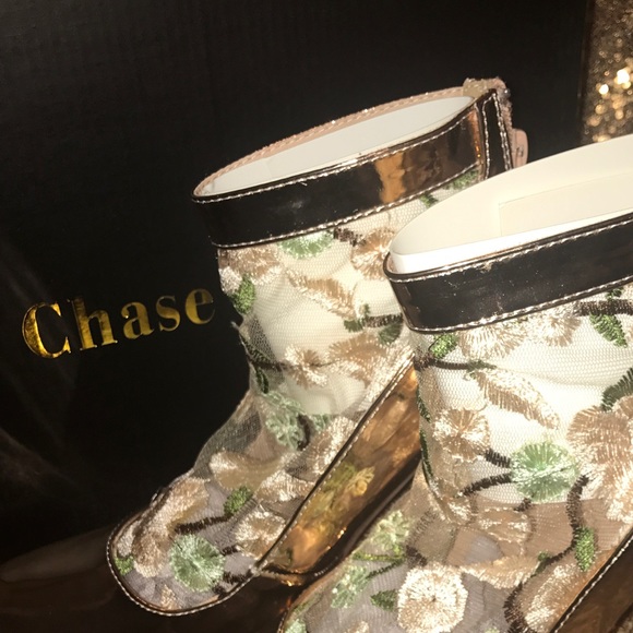 👑🎉 Rose gold Floral bootie - Picture 3 of 5