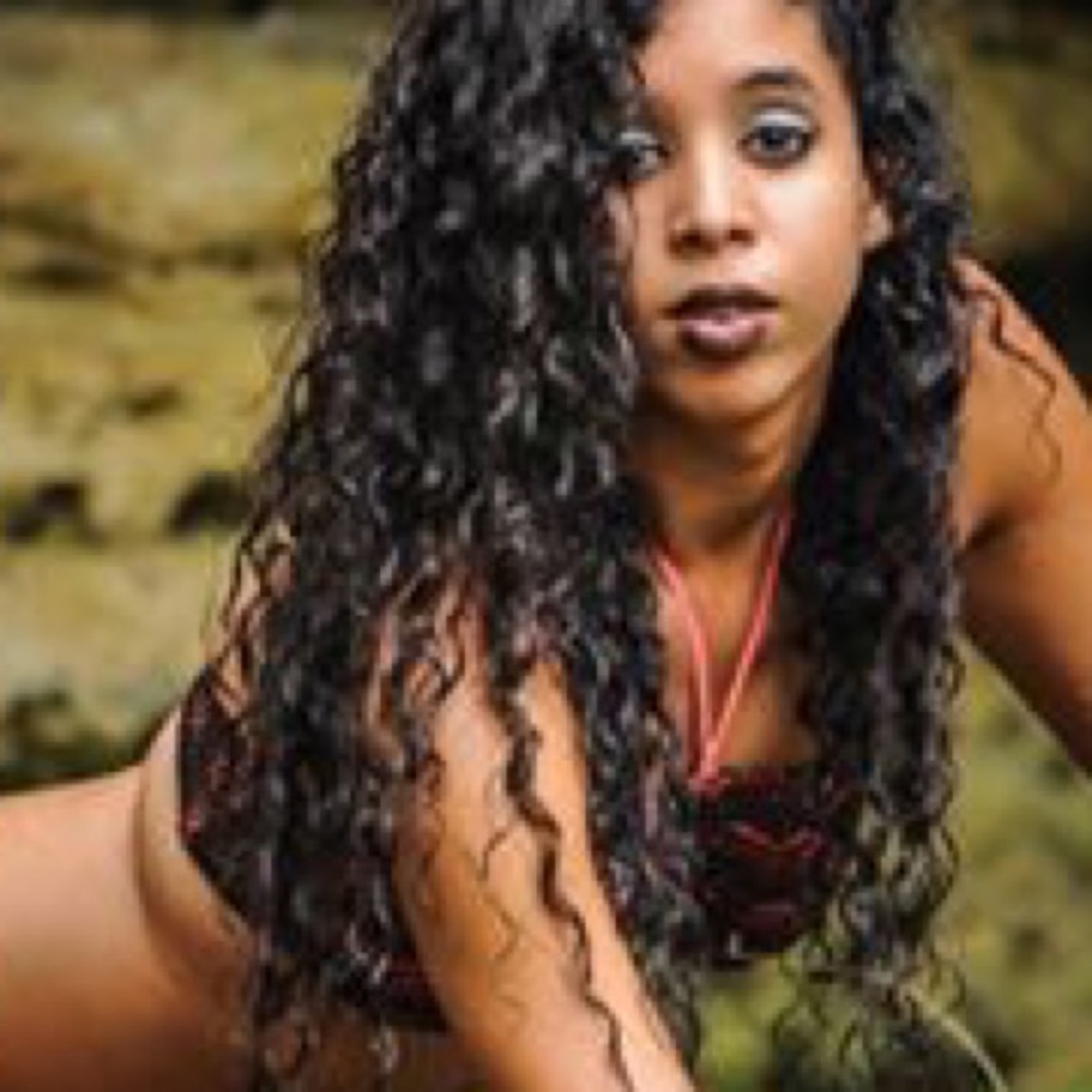 Meet your Posher, Aisha