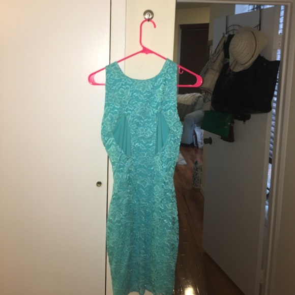 Donna Mizani teal lace dress with back cut out - Picture 4 of 8