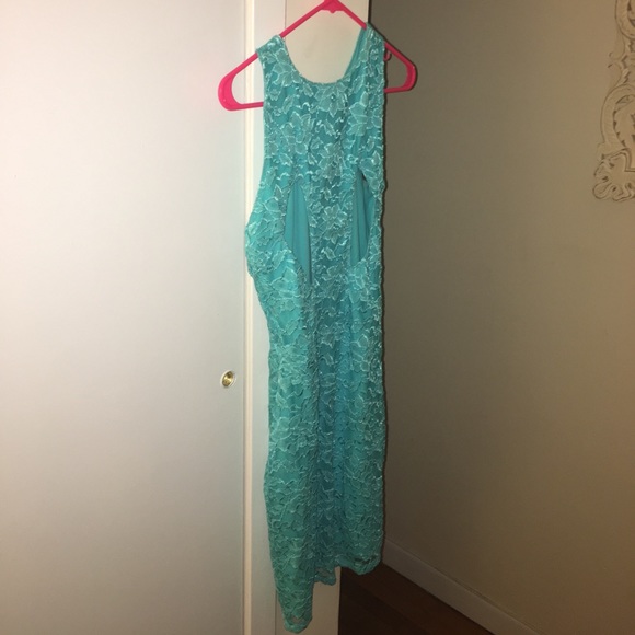 Donna Mizani teal lace dress with back cut out - Picture 5 of 8