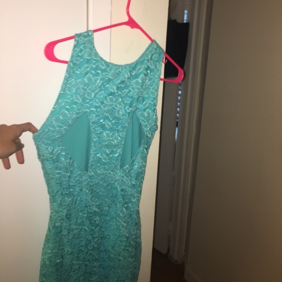 Donna Mizani teal lace dress with back cut out - Picture 6 of 8