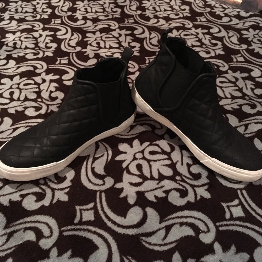Steve Madden Faux leather quilted sneakers