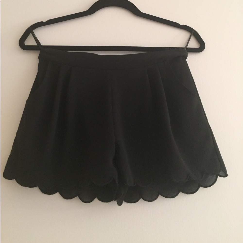 Black Ruffe Shorts