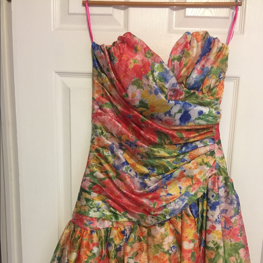 A beautiful Strapless floral dress.