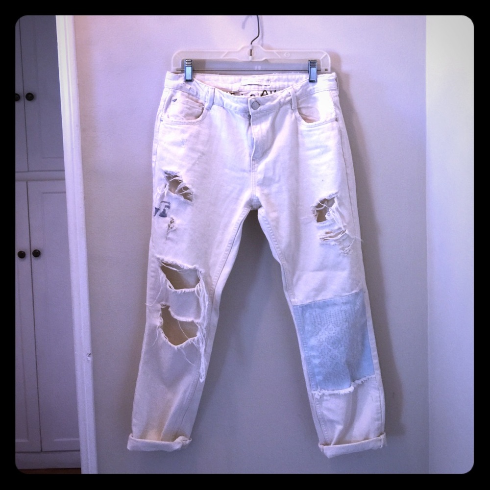 Zara mid waist washed / distressed Jean in size 4
