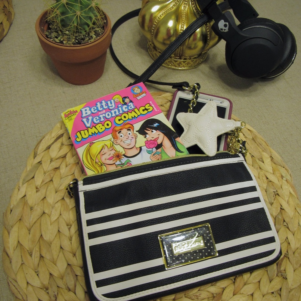 NWOT Betsey Johnson Black and White Chain Purse