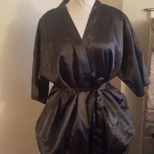 Honors Satin Short Robe