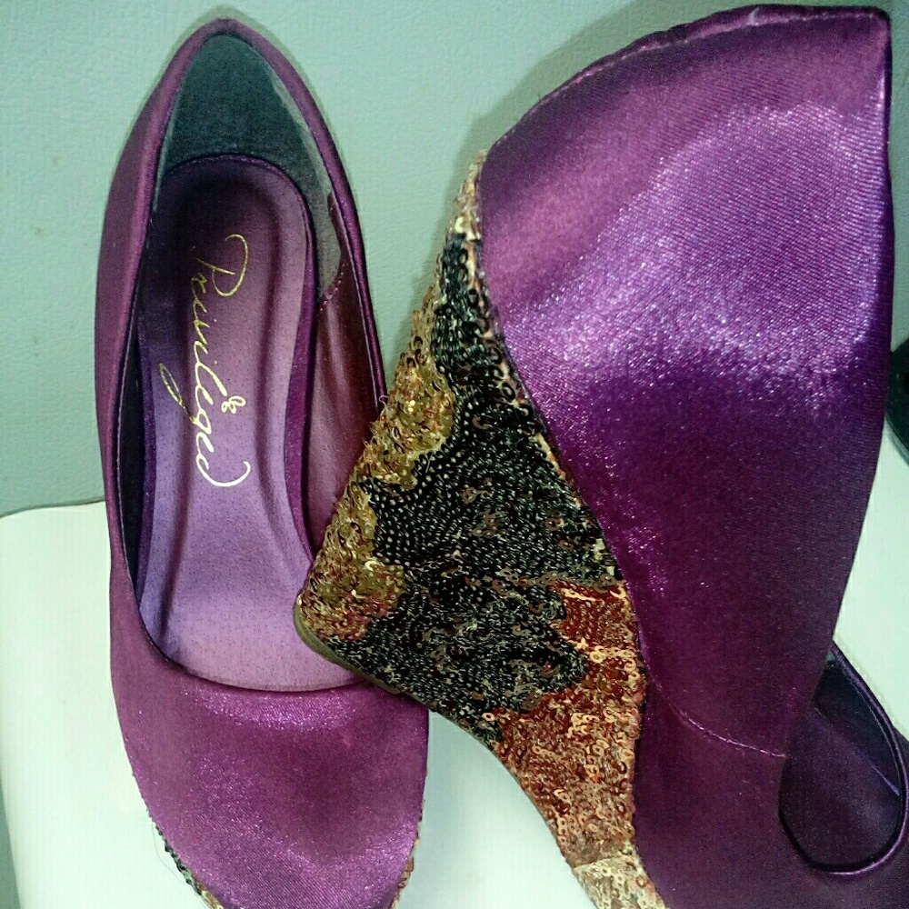 Open Deep plum platform shoes. Size 8 but runs sm.