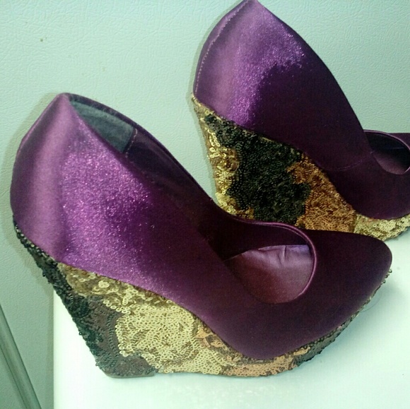 Open Deep plum platform shoes. Size 8 but runs sm. - Picture 3 of 3