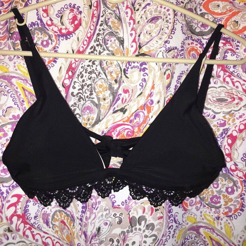 Black Kendall & Kylie pacsun bikini top