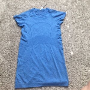 LuLulemon tech tee for working out