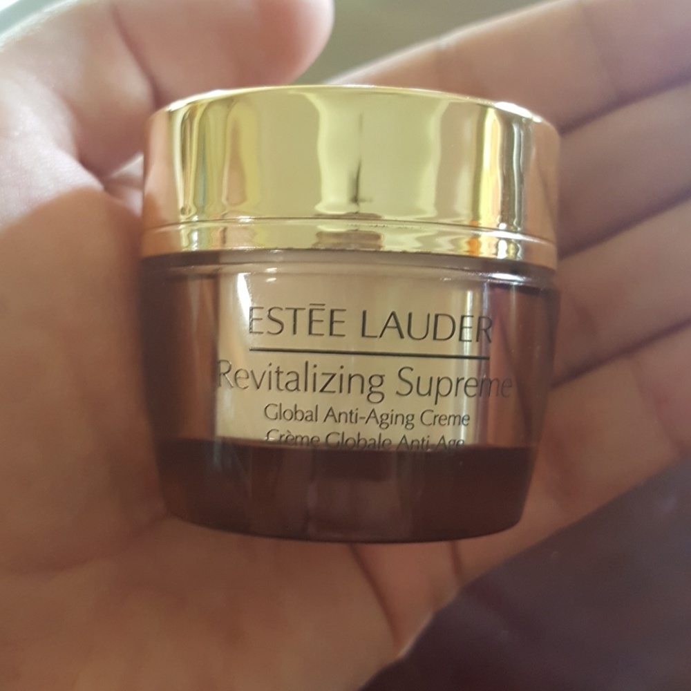 Estee Lauder Revitalizing Supreme