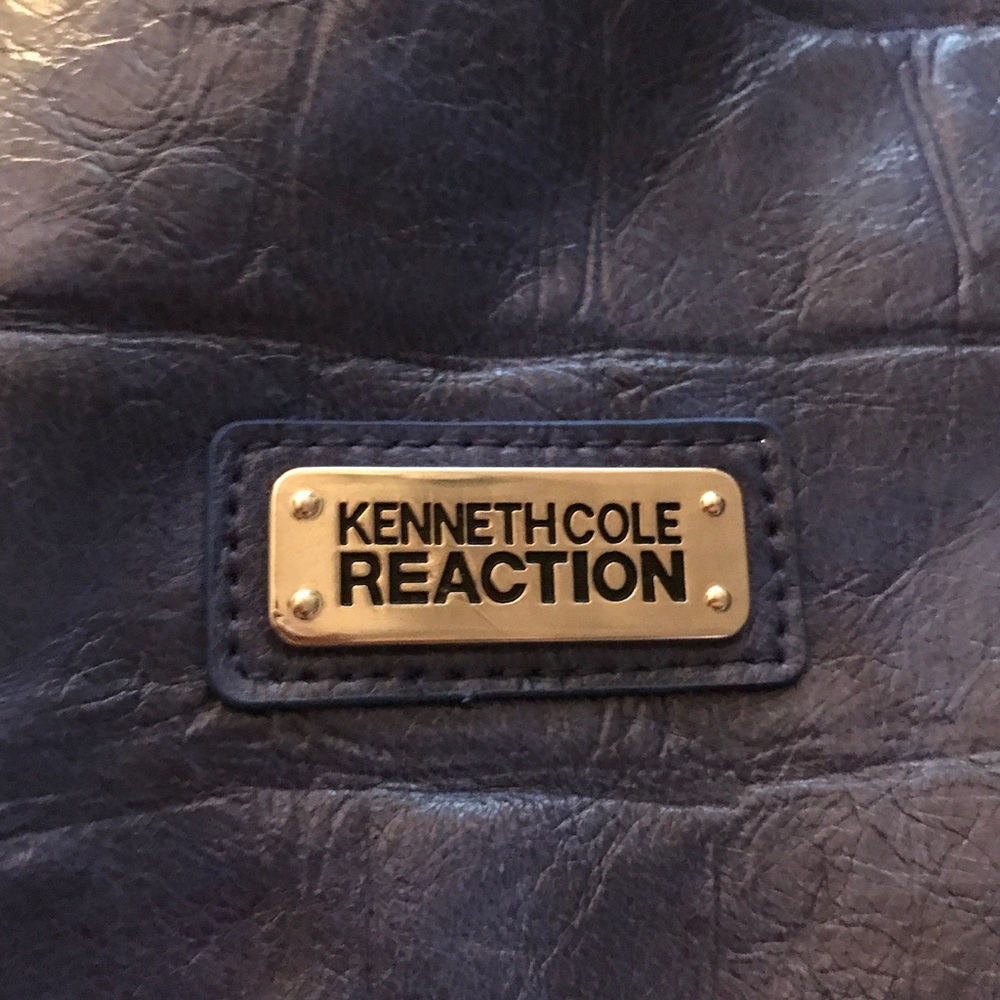 Kenneth Cole Reaction Cross Body Bag - Picture 5 of 6