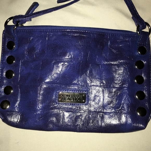Kenneth Cole Reaction Cross Body Bag - Picture 3 of 6