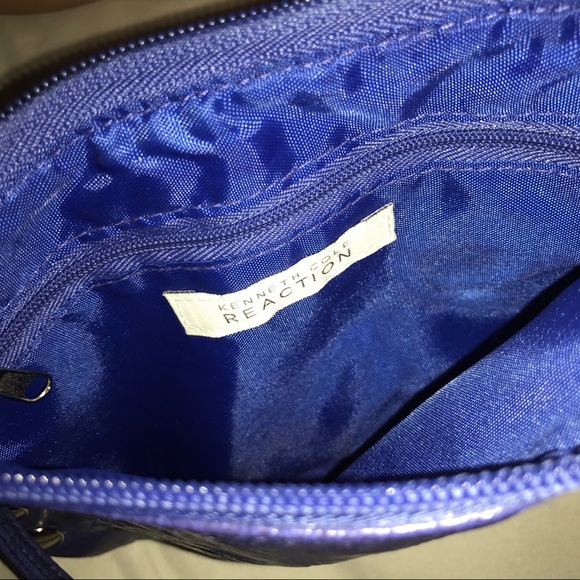 Kenneth Cole Reaction Cross Body Bag - Picture 6 of 6
