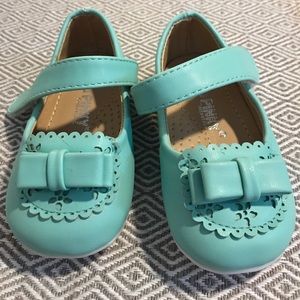 NWOT Via Pinky Toddler shoes