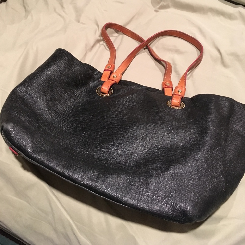 Dooney & Bourke leather shoulder bag / purse