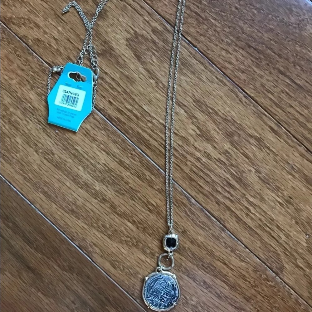 gold pendant necklace