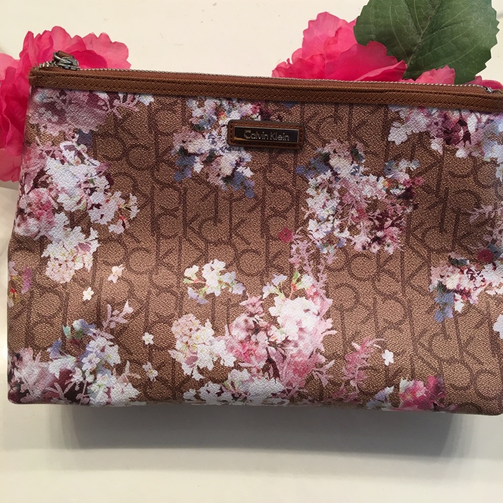 🌸🎀Calvin Klein Clutch🎀🌸