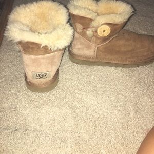 Women's UGG bailey button