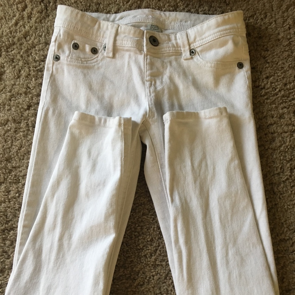 White ankle jeans