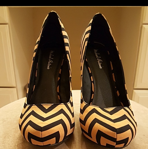 BLACK & GOLD CHEVRON PLATFORM PUMPS - Picture 4 of 4
