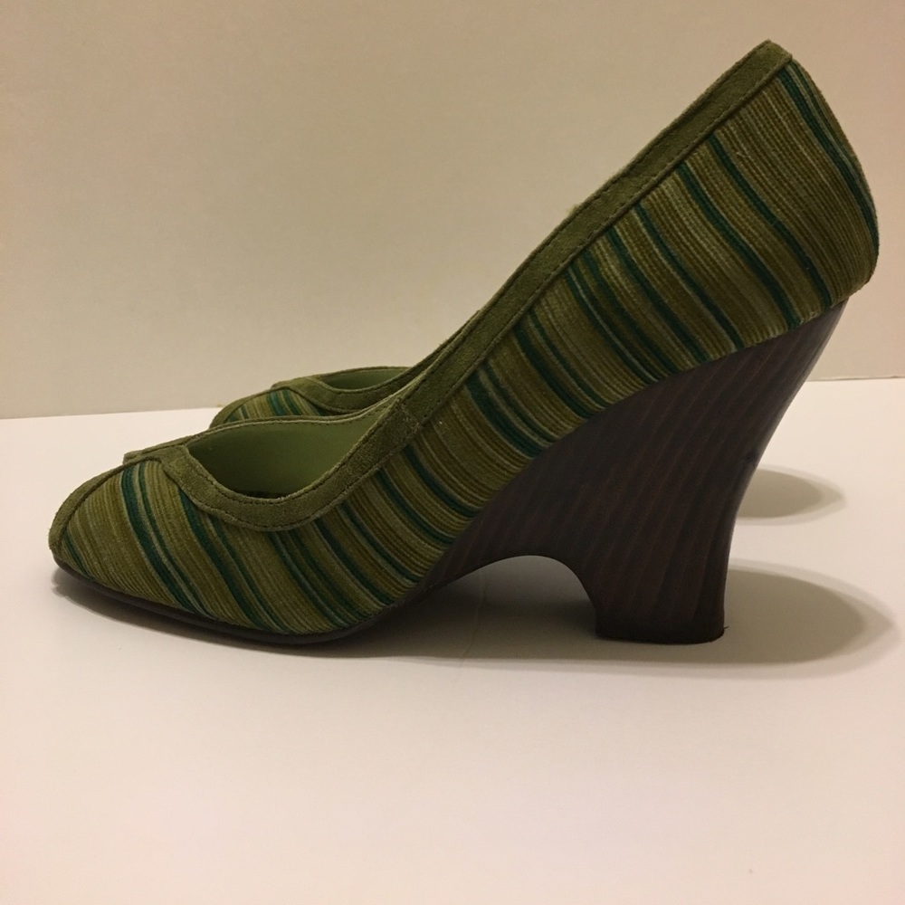 Restricted Peep Toe Wedges