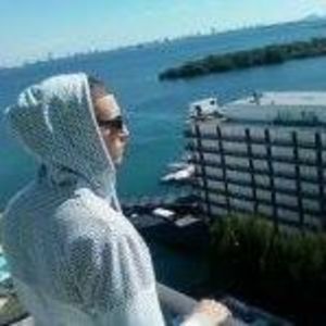 Meet your Posher, Adrian