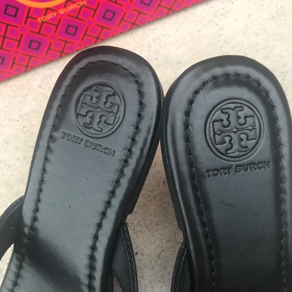 Sale firm‼️Tory Burch "Pearce" flip flops - Picture 4 of 7