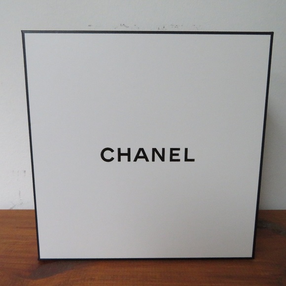 Chanel box - Picture 1 of 4