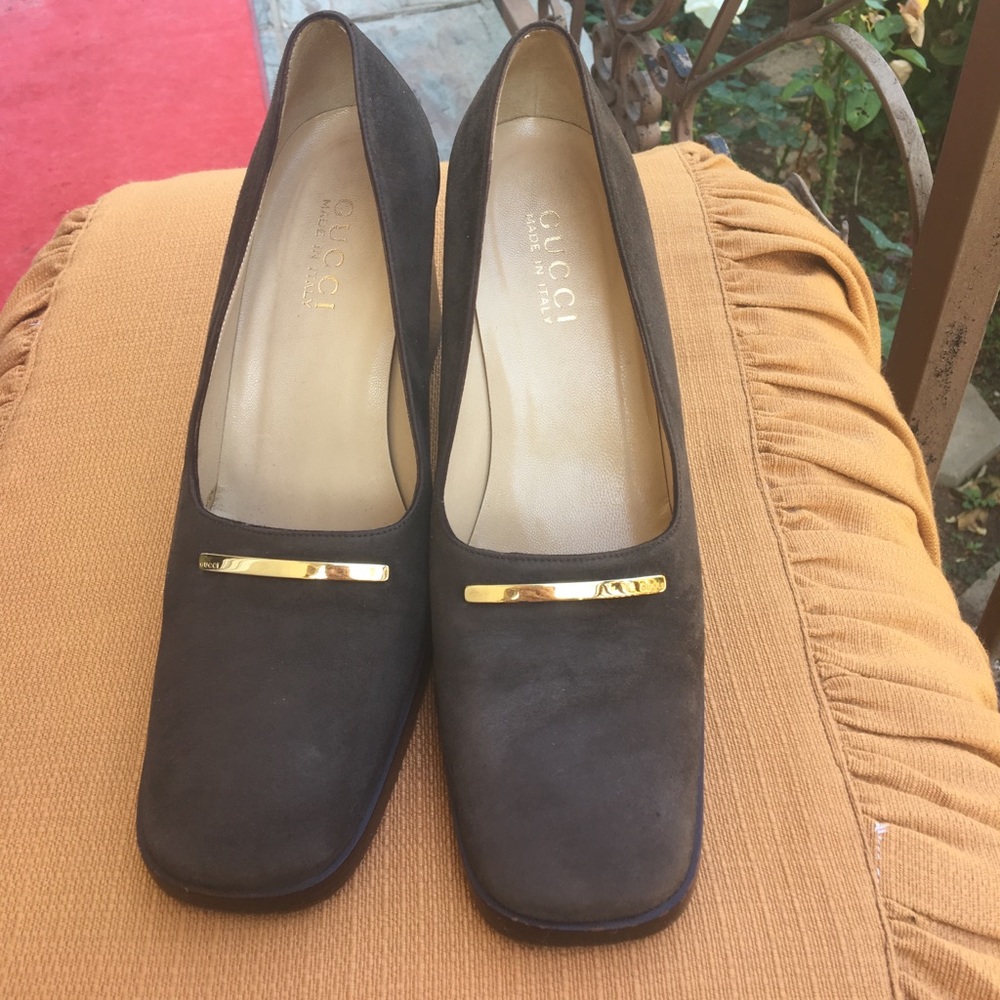 Suede Gucci pumps