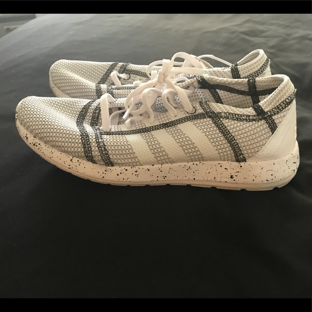 Adidas Women's Element Refine Tricot size 8