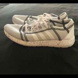 Adidas Women's Element Refine Tricot size 8