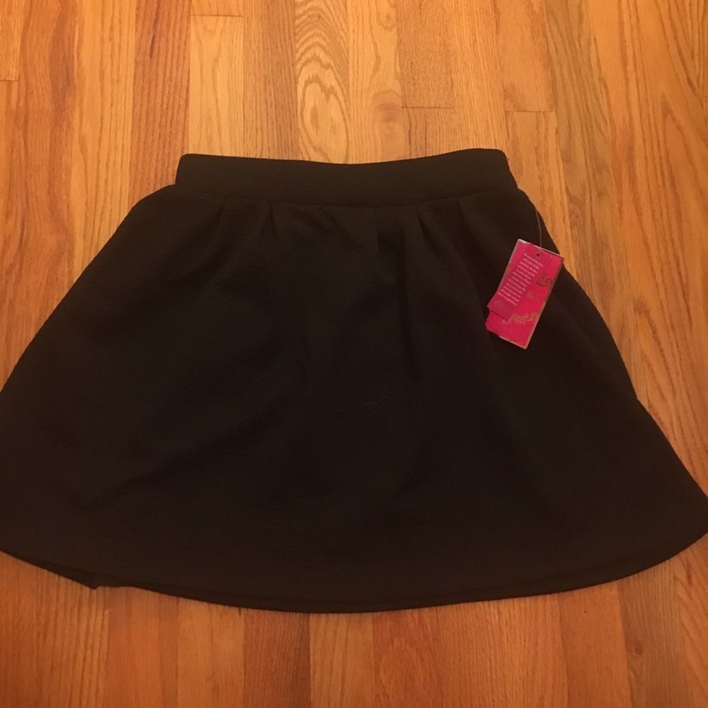 BRAND NEW black skirt!!