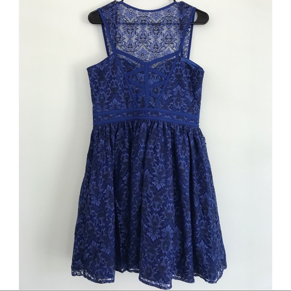 Blue lace cocktail dress - Picture 2 of 7