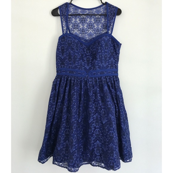 Blue lace cocktail dress - Picture 3 of 7