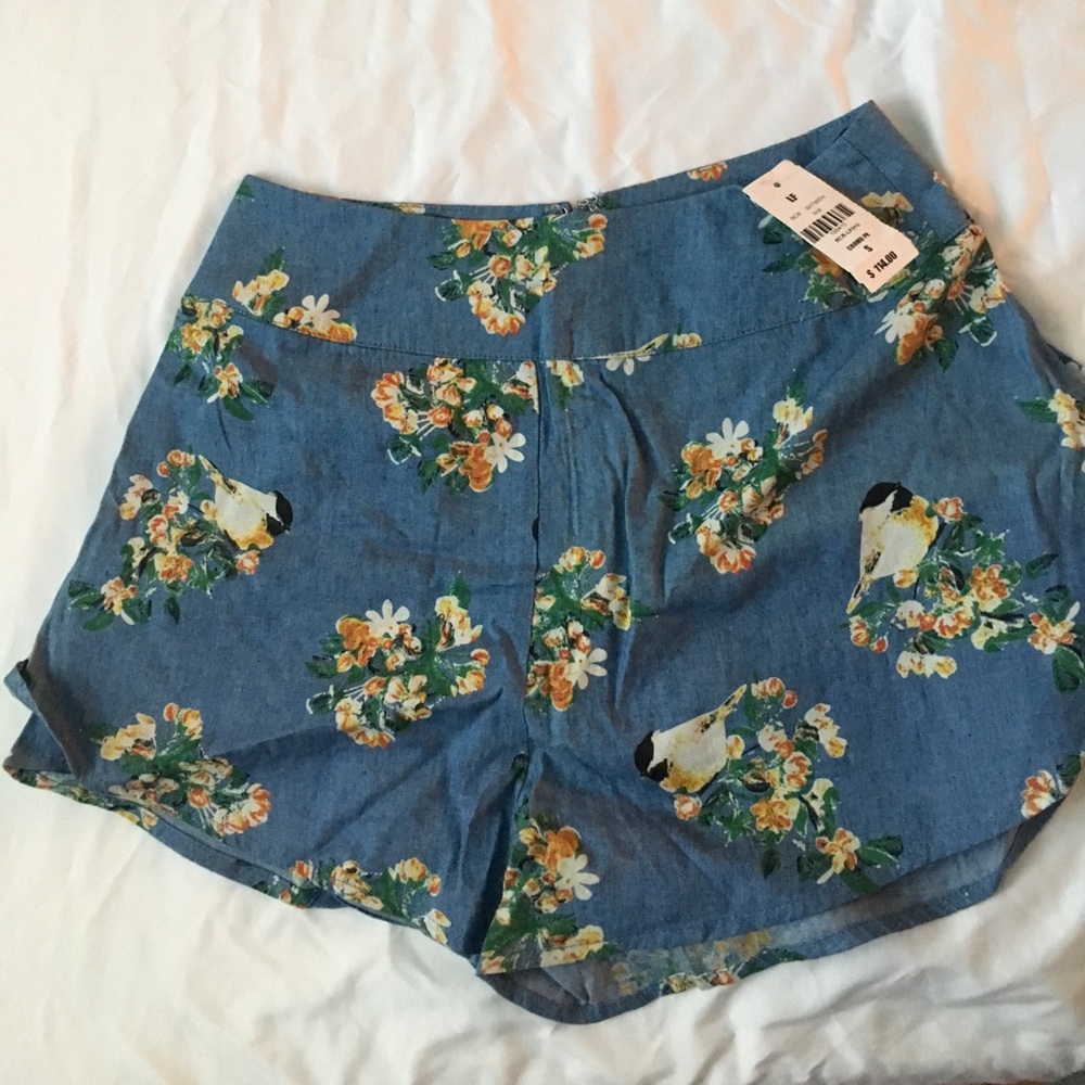 LF shorts Small
