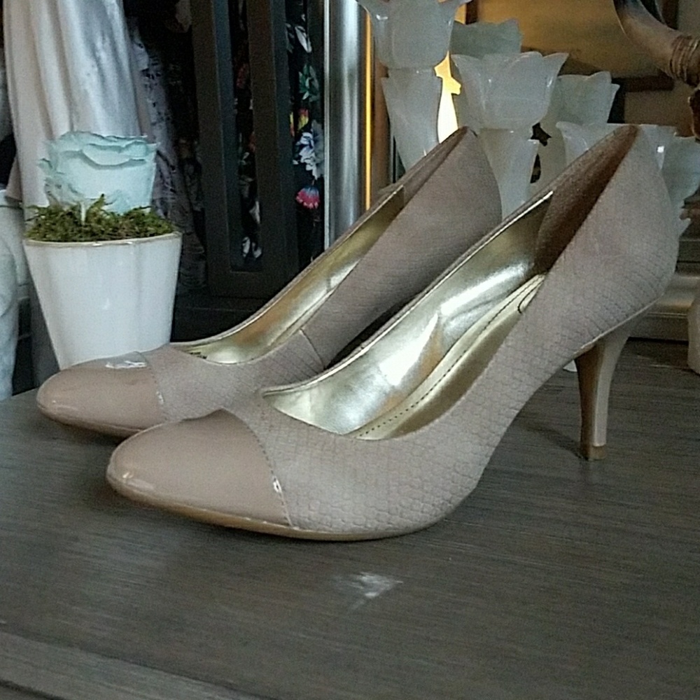 Calvin Klein two-toned nude Pumps