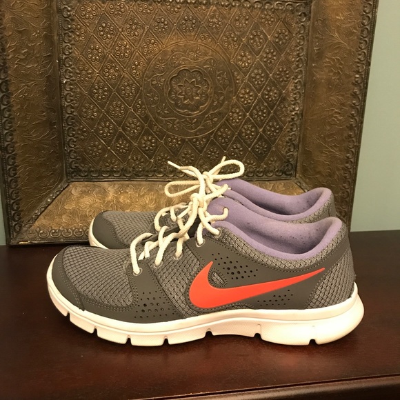 Nike sneakers. - Picture 3 of 7