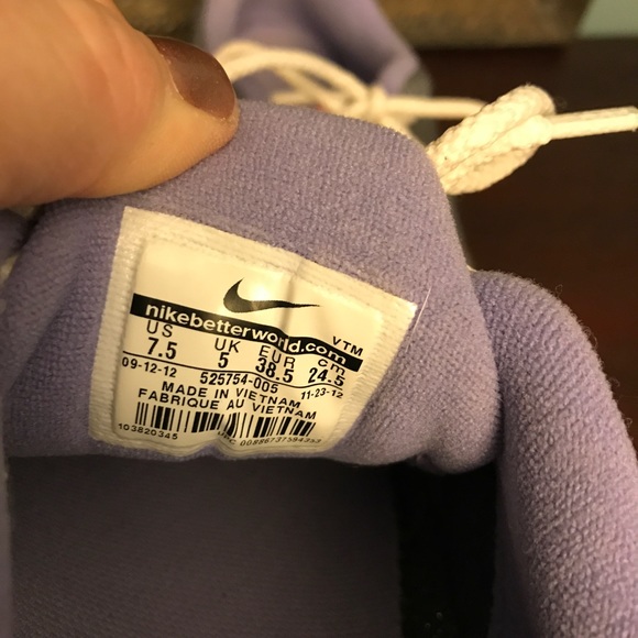 Nike sneakers. - Picture 5 of 7