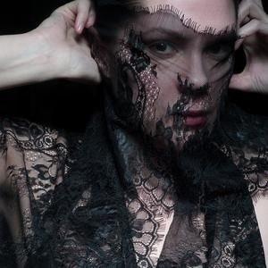 Meet your Posher, Lora