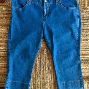 Sz 22 Levi's Nouveau Low Capris