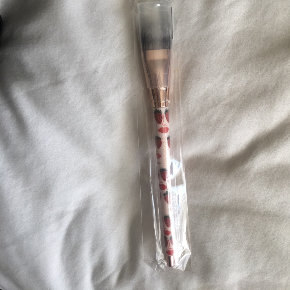 Pro #47 - Foundation and concealer brush