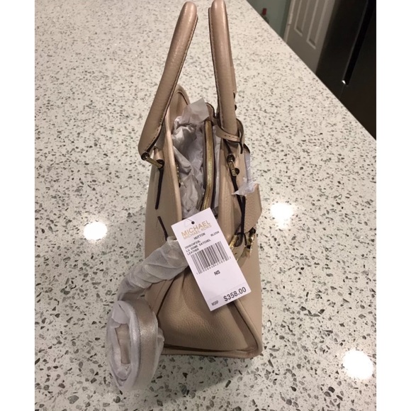 Michael Kors Hutton Blush Leather Shoulder Bag - Picture 5 of 6