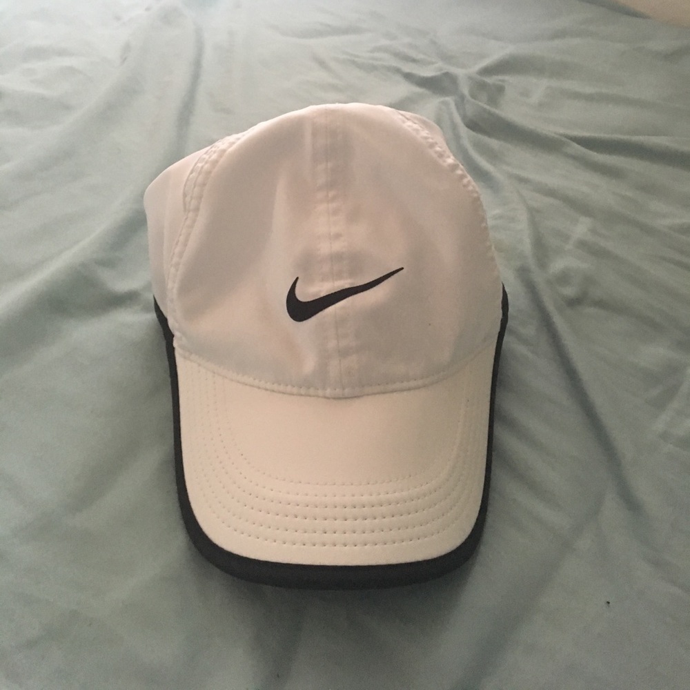 Nike Court Featherlight Cap