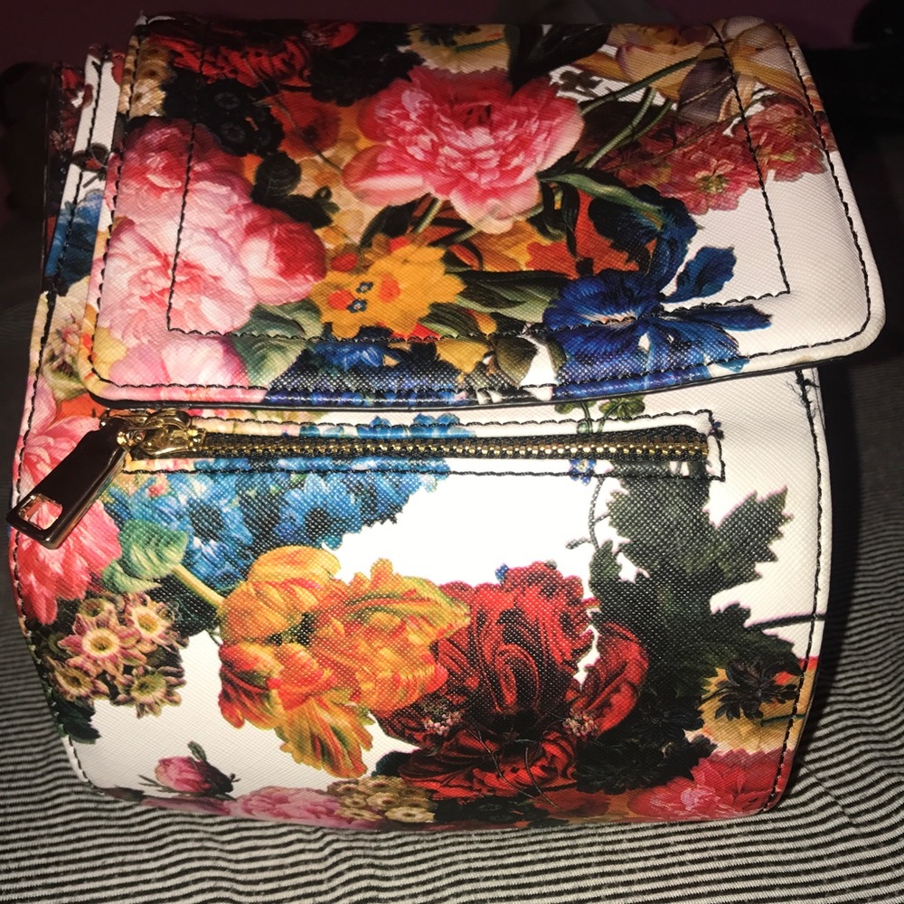 Small Steve Madden cross body