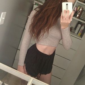 *NEVER WORN*Long Sleeve Crop Top (red & white)