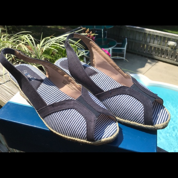 New Fitzwell Open Toe Navy Striped Wedge Size 9M - Picture 2 of 7