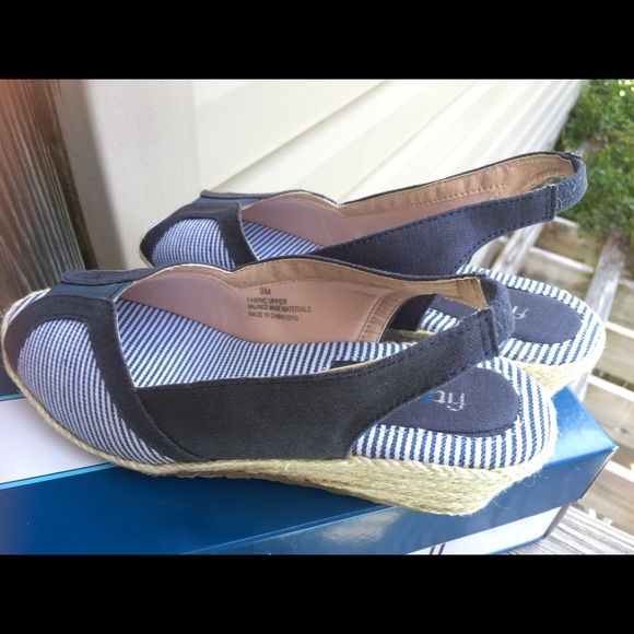 New Fitzwell Open Toe Navy Striped Wedge Size 9M - Picture 3 of 7